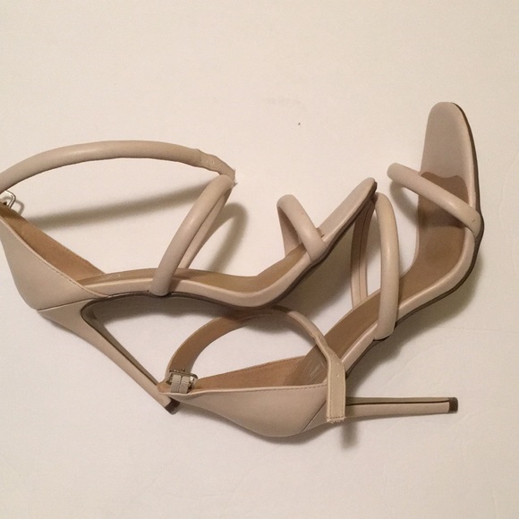 Missguided Barley there nude heels - Picture 2 of 5